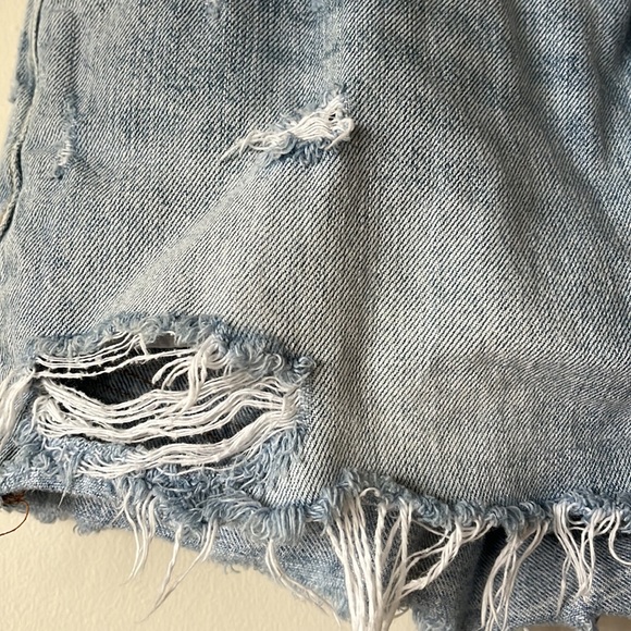 Levi’s Levi Strauss 501 Cutoff Button Fly Distressed Denim Jean Shorts Size 28 - Picture 4 of 8